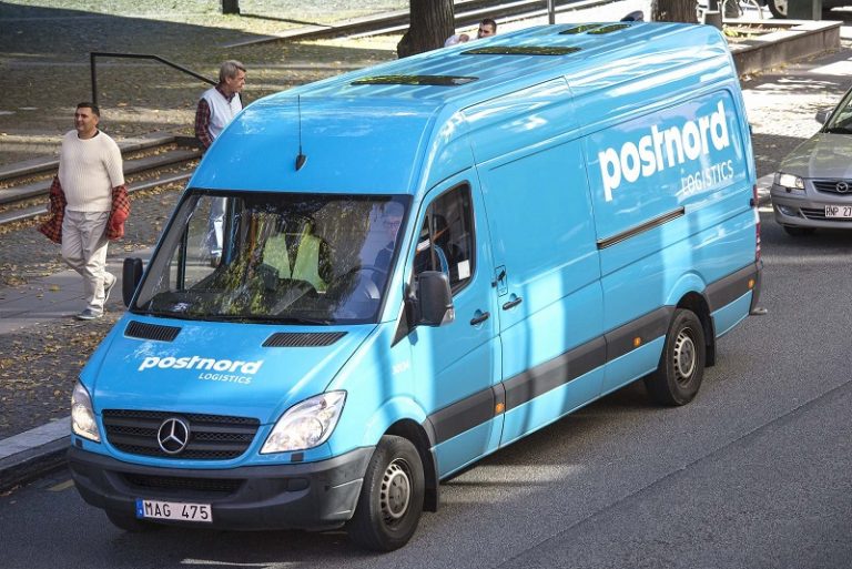 Tidligere svensk finansminister: lad danskerne redde PostNord eller lad Posten gå konkurs