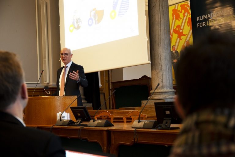 Oplægsholdere på klimatopmøde: Erkend at den grønne omstilling koster penge