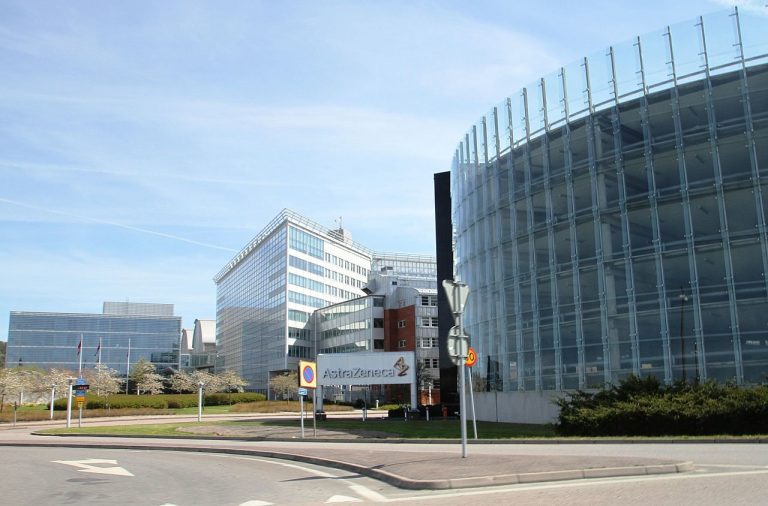 Vacciner: Kontrakt mellem Europa-Kommissionen og AstraZeneca nu offentliggjort