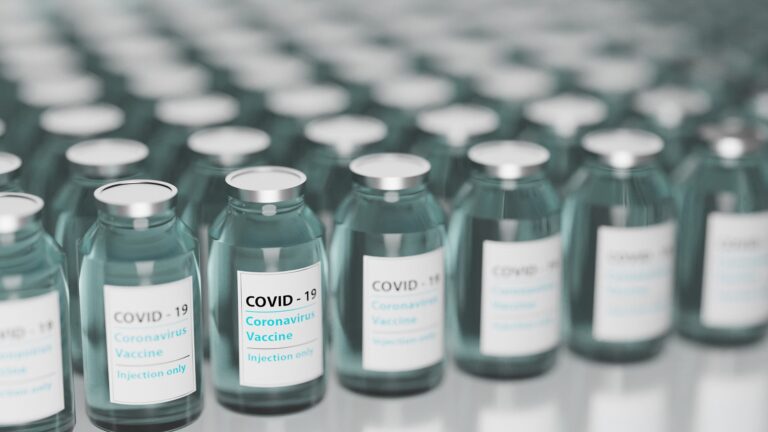 Europa-Parlamentet opfordrer til ophævelse af patenter på Covid-19-vacciner