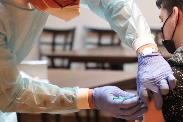 Vaccine-lommepenge er kontroversielle – men de virker