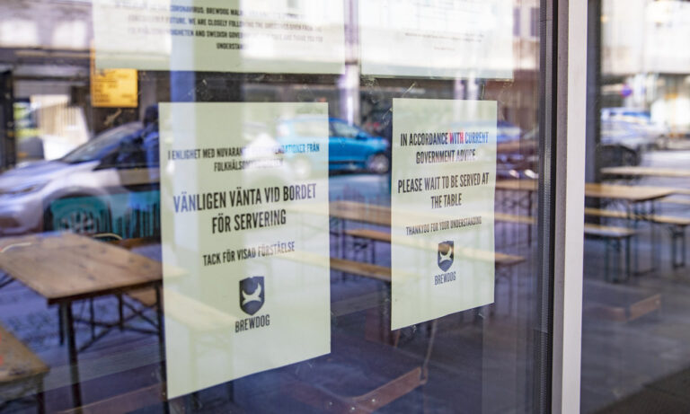 Sverige indfører nye restriktioner fra 23. december – kun siddende gæster er tilladt på natklubber og restauranter
