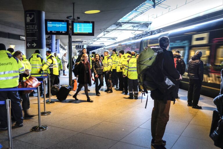 Den svenske regering venter med ID-kontrol efter hård kritik fra Skåne og Danmark