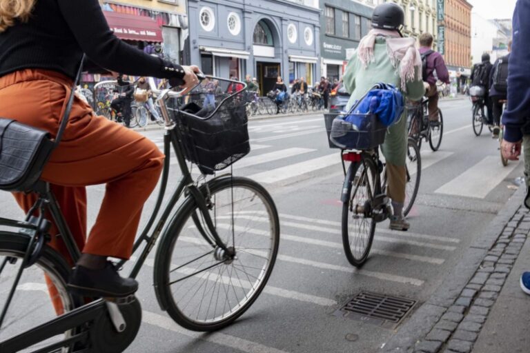 Lønstigningerne i Danmark er de højeste i tretten år – højere end i Sverige