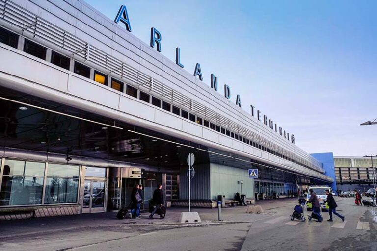 Stockholms internationale lufthavn Arlanda advarer om lange køer til sommer
