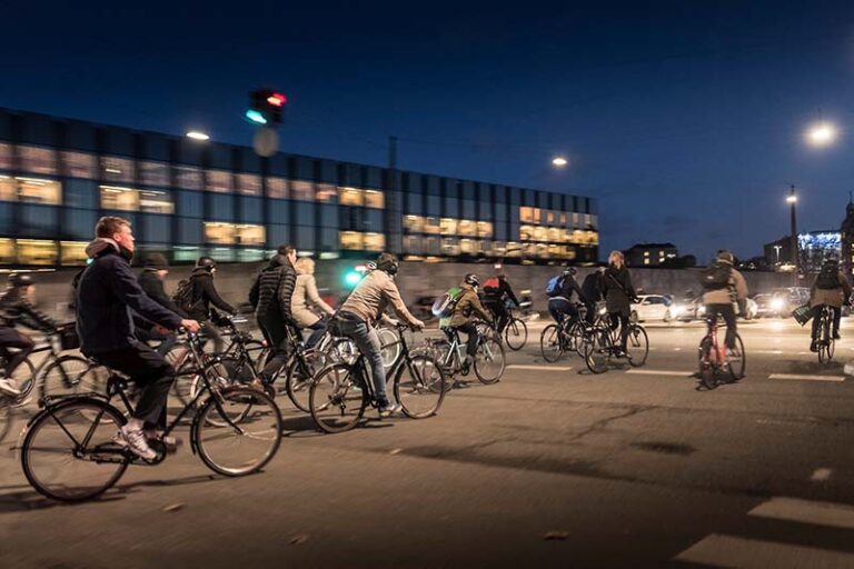 Inflationen i Danmark fortsætter med at stige – når 10 pct. for første gang i 40 år