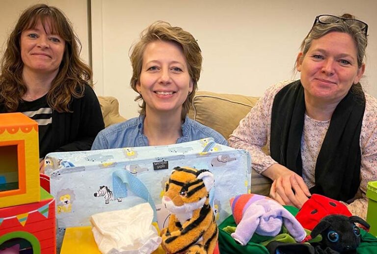 Familiekufferter hjælper med at stimulere børns sprog