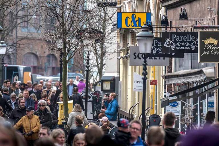 Inflationen i Sverige er fortsat høj, men faldt mere end ventet i marts