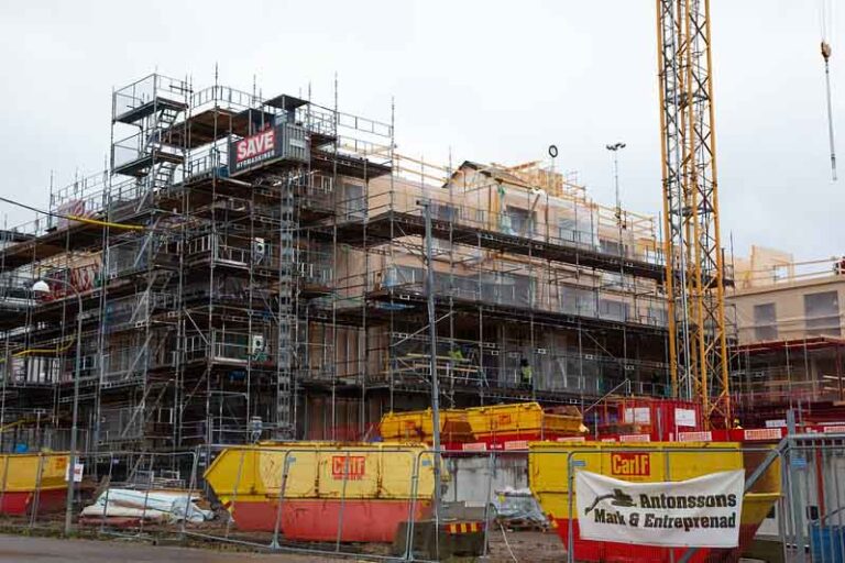 Boligbyggeriet faldt mere i Sverige end i Danmark i 2023
