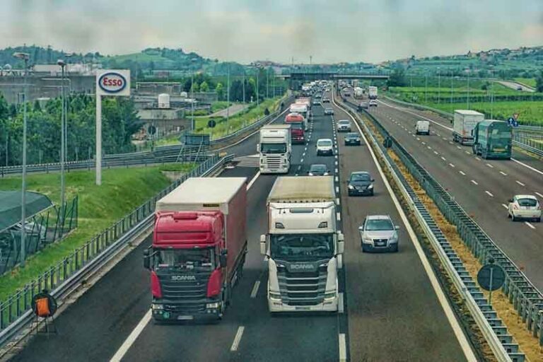 MEP’erne vedtager strengere CO2-emissionsmål for lastbiler og busser